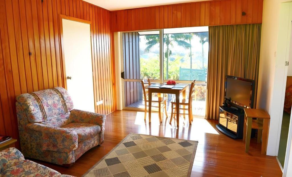 Fletcher Christian Holiday Hotel バーント・パイン エクステリア 写真